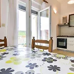 Apartamento 1 Bedroom Beautiful In