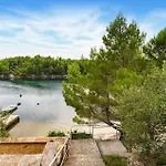 Apartman 1 Bedroom Beautiful In