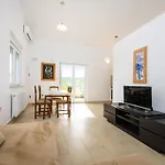 1 Bedroom Beautiful In Apartamento