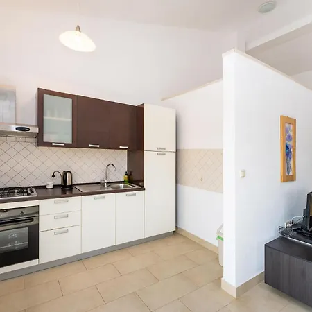 Apartment 1 Bedroom Beautiful In Krusevo (Zadar)
