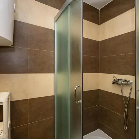 1 Bedroom Beautiful In *