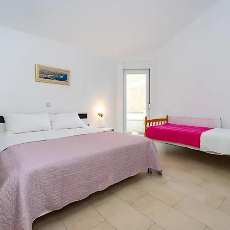 1 Bedroom Beautiful In *