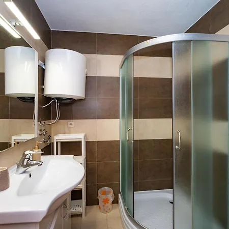 1 Bedroom Beautiful In