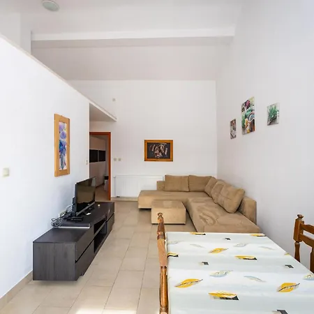 1 Bedroom Beautiful In