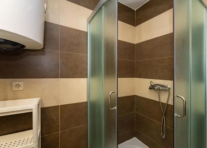 1 Bedroom Cozy In *
