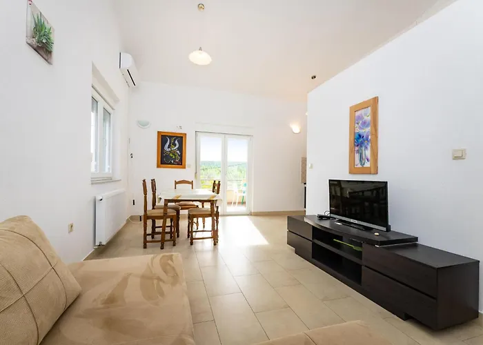 1 Bedroom Cozy In Appartement