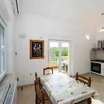 1 Bedroom Beautiful In Apartment *