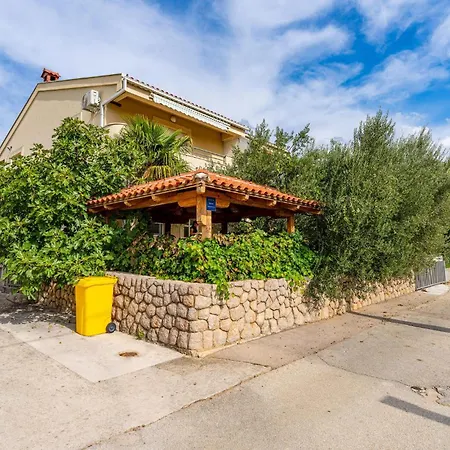 1 Bedroom Beautiful In