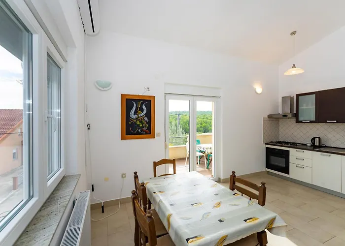 1 Bedroom Cozy In דירה *